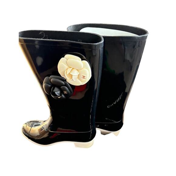 Women’s EU 39 Y2K Chanel Black Camellia Rain Boots Patent Leather Gold CC Logo - Picture 4 of 7